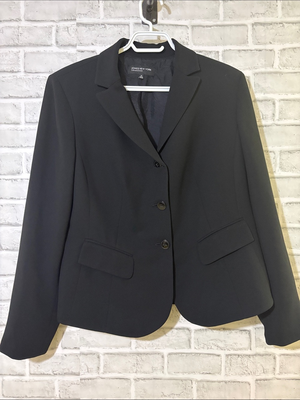 Jones New York Black Women's Tailored Three-Button Blazer